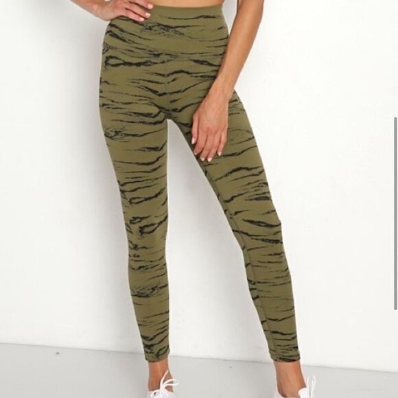 Beyond Yoga High Waisted Midi Legging Olive Green Tiger Print - Picture 1 of 12